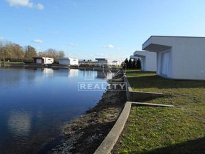 Na predaj moderné, exkluzívne rekreačné chaty pri novovybudovanom jazere v Malých Levároch! 601 m2 a