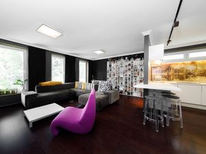 MIKELSSEN - Na predaj moderný priestranný 2 izbový byt s možnosťou prerobenia na 3 izbový byt