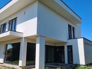 Práve dokončený šesťizbový dom v Nickelsdorfe na predaj