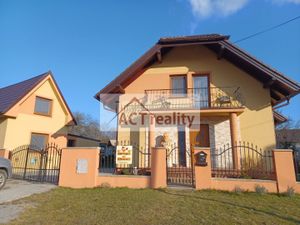 ACT REALITY- EXKLUZÍVNE: Dvojpodl. rodinný dom v tichej lokalite + domček, krb, 359 m2, Tužina