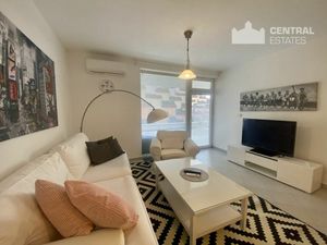 Modern air-conditioned 1-bedroom apartment in a new building with a large terrace and parking for re