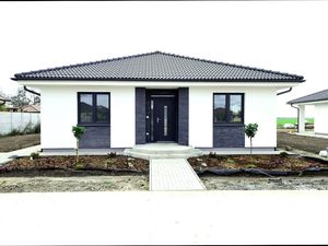 Výnimočný a priestranný 4-izbový bungalov 111 m2, pozemok 740 m2, záhradný domček, pivnica, Horná Po