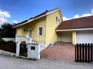 Na predaj nadštandartná 6 - izbová rodinná vila s vnútorným bazénom a saunou v Bratislave (na Sitine