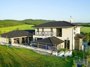 PREDAJ - Luxusná vila v nádhernom prostredí pri Piešťanoch