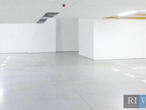 220 m2 alebo 440 m2 - kvalitné skladové priestory