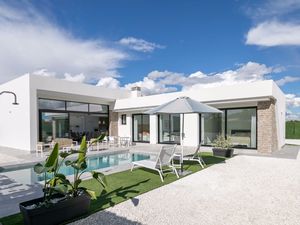 4 izbová dizajnová vila Esencia s bazénom a veľkým pozemkom