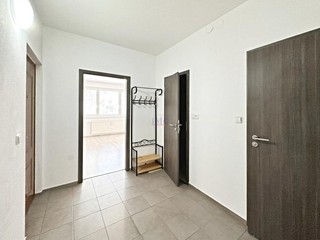 Moderný 2 izbový bytík v meste Nová Baňa
