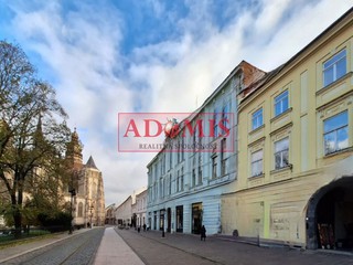 ADOMIS - predáme 3izbový priestranný byt 127m2 v centre mesta, len 100m od Dómu Sv. Alžbety, Hlavná 