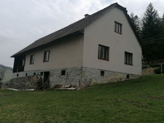 Predaj:Priestranný rodinný dom v obci Skalité(179-D)