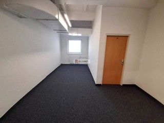 Na prenájom kancelárske priestory 23,70 m2 Poprad - blízko centra