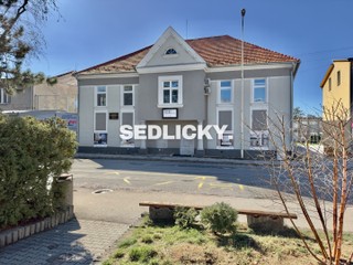 SEDLICKY. - moderné obchodné priestory s parkovaním v centre mesta Prievidza od 16,5 m² M. Mišíka Pr