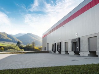 Prenájom výrobno-skladových priestorov od 1 200 m2 do 6 200 m2