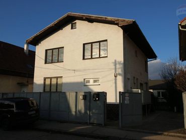 Na predaj rodinný dom vo Vrakuni skolaudovaný ako NP - ubytovňa
