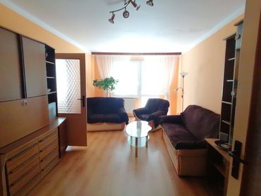 Na predaj priestranný 3. izbový byt ( 78 m2) v dobrej lokalite mesta Senica.
