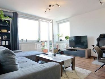 MODERNÝ BYT -> REZERVOVANÉ-> pekný 2-izbový byt s balkónom v Slovenskom Grobe, 54,70 m2