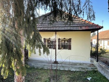 Malý Lapáš - Pozemok 2113 m2 s domčekom
