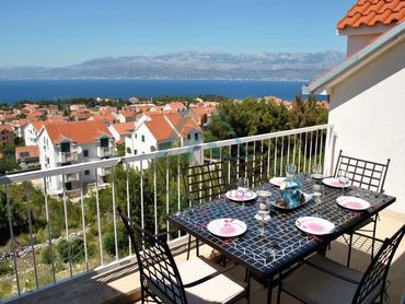 3-spáľňový apartmán, výhľad na more, ostrov Brač, Chorvátsko
