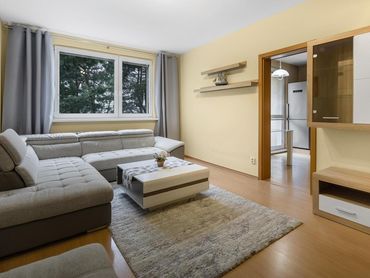 REZERVOVANE - EXKLUZÍVNE – PREDAJ zariadeného 3 izbového bytu v Bratislave – mestská časť Dúbravka –