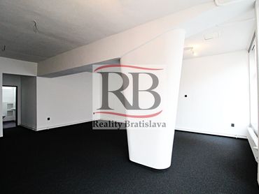 Na predaj obchodný/administratívny priestor so služobným bytom, 95 m²