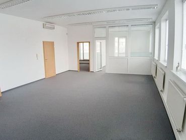 138 m2 – samostatný administratívny celok v menšom objekte