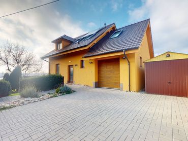 Predaj rodinného domu s výborným technickým aj energetickým vybavením.