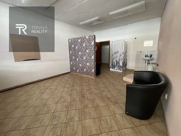 TRNAVA REALITY - ponúka na prenájom priestor pre obchod a služby priamo v centre Trnavy