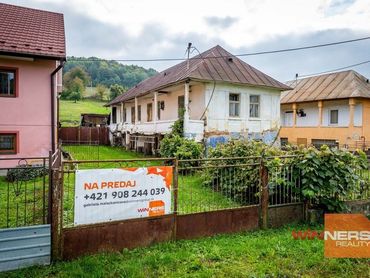 Ponúkam na predaj stavebný pozemok so starším domom v obci Gruzovce