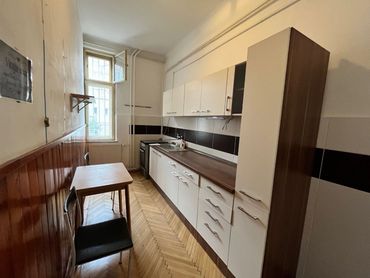 Veľký 2 izbový byt, 74,5 m2, Svoradova ul., Bratislava - Staré Mesto