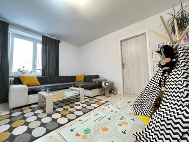 Veľký  2 - izbový byt, tehlová bytovka, 63m2, Nová Dubnica