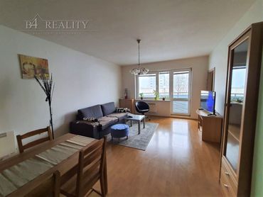 2 izbový byt s kuchynským kútom + samostatný spací kút, 72 m2, balkón, Trenčín, ul. Halalovka / Juh