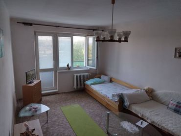Zachovalý 2-izbový byt s balkónom