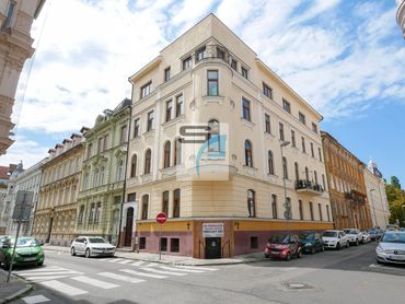 Prenájom Kancelárie, 216m2, v historickej budove na Sládkovičovej ulici v Starom Meste.
