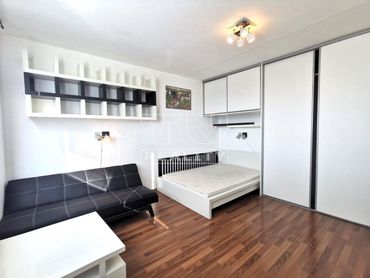 1 izbový byt po rekonštrukcii o rozlohe 37 m2 na Fedinovej ulici.