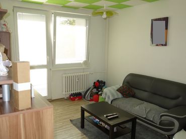 Slnečný 2 izbový byt s lodžiou 47 m2 na Kyjevskej ul. v Trenčíne - Juh