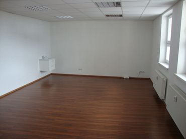 - Buro REAL - Kancelária 31 m2 + Parkovacie státie v centre mesta TRNAVA .