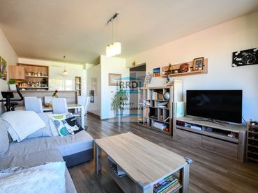 Znížená cena- 2 izbový veľkometrážny byt v Priekope