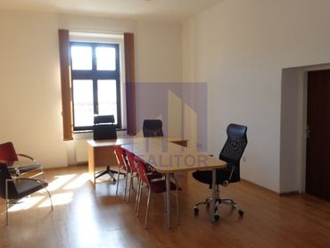 Prenájom - kancelársky priestor 35 m2, Banská Bystrica, centrum.