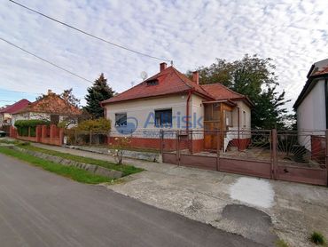 Rodinný domček v tichej lokalite v obci Šoporňa.