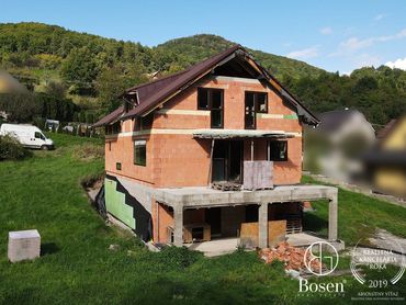 BOSEN | Priestranný rodinný dom s veľkým pozemkom 2229 m2, Nová Baňa, Žarnovica, 171 m2