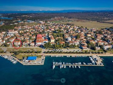 ESTATE INVEST - Na predaj apartmánová vila pri mori - prístav, Chorvátsko – Umag