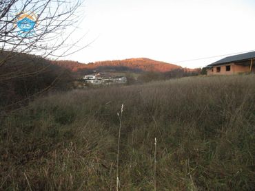 Na predaj staveb. pozemok s inž. sieťami i pre viacero rod. domov, 4 .614 m2, Považská Bystrica časť