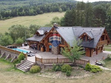 Na predaj luxusná vila s bazénom v obci Jaklovce, 30km od Košíc