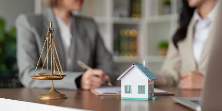 Pri dani z nehnuteľnosti po zdedení domu či bytu platia iné termíny. Nezmeškajte ich
