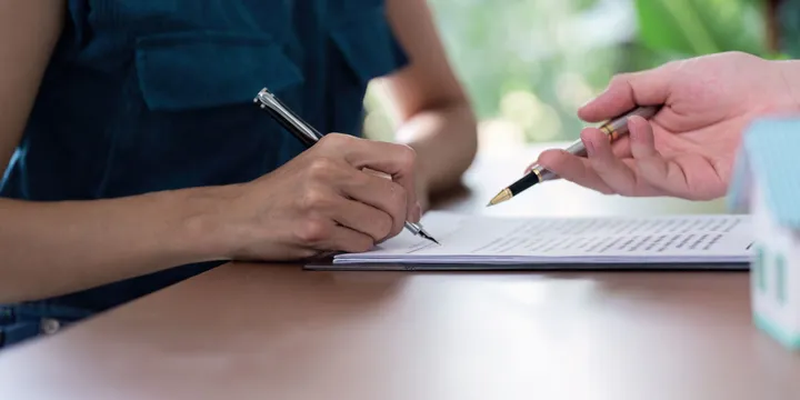 Podpis nestačí! Čo musí obsahovať kúpna zmluva a kedy je (ne)platná?
