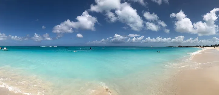Grace Bay patrí medzi najkrajšie pláže sveta, ktorých krása vám vyrazí dych.