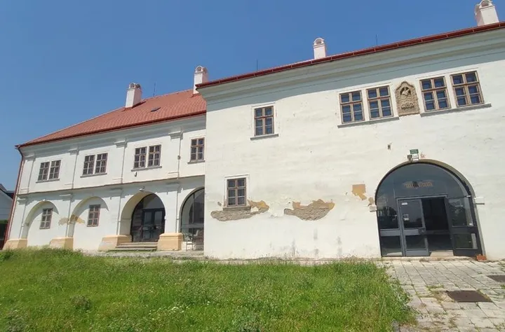 Rekonštrukcia kaštieľa v Čachticiach má byť hotová na jar