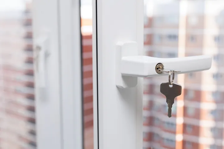 Areál bývalých kasární v centre Košíc plánujú prerobiť na 122 bytov
