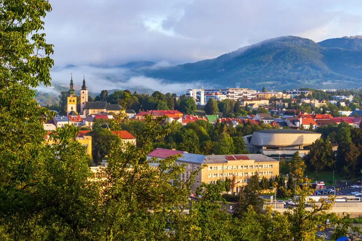 Realitný trh na Slovensku ožíva. V niektorých regiónoch sa však nehnuteľnosti ešte neodrazili od cenového dna
