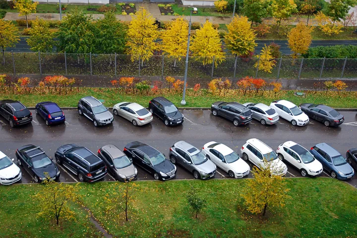 Parkovacie miesta pri bytoch