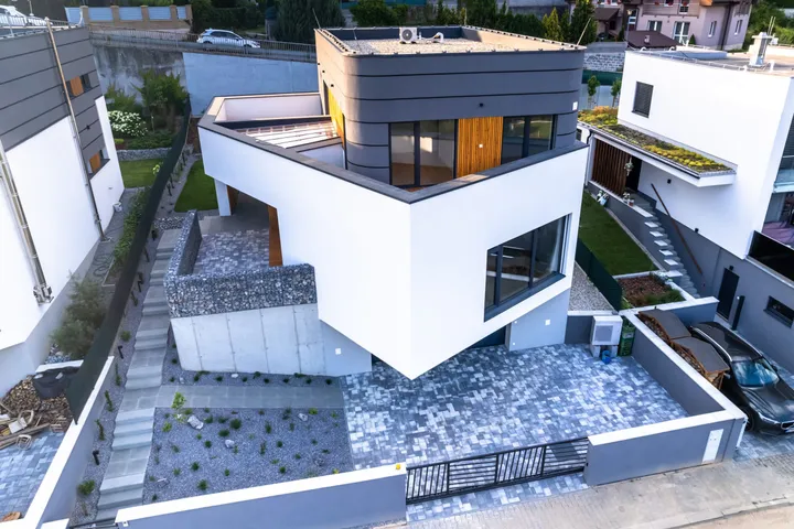 Elegantný dom v náročnom teréne na kraji Žiliny